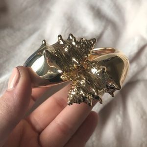 Lily Pulitzer clasp seashell bracelet